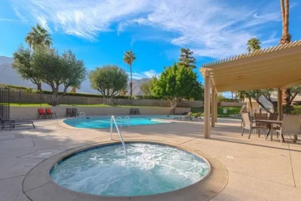 Perfect Palm Springs Pied-A-Terre Apartment Exterior photo